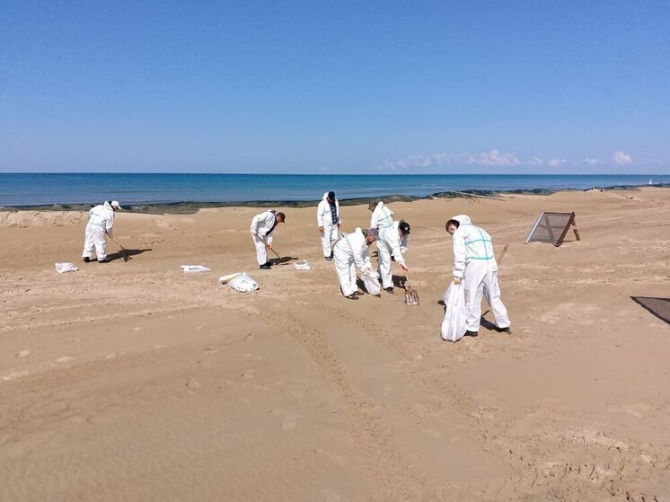 На побережье Анапы новых следов мазута не обнаружено