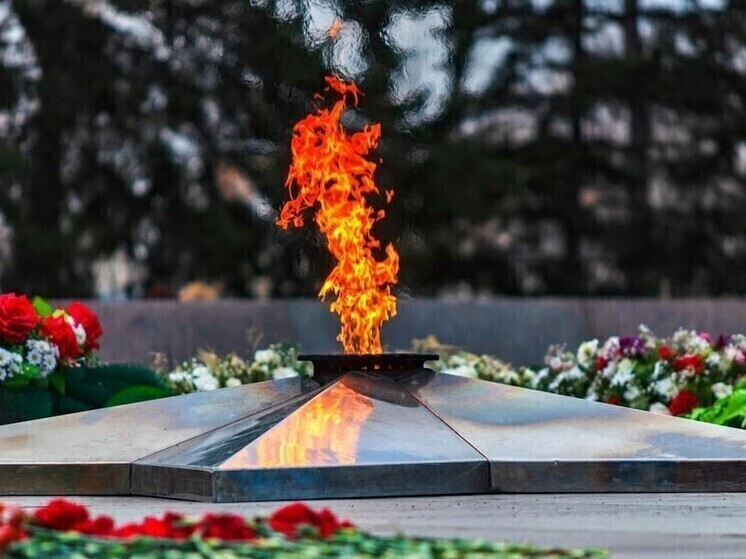 В Краснодарском крае воинский мемориал "отремонтировали" армированным скотчем