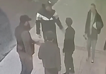 Один из задержанных за жесточайшее избиение прохожего в ночь на 10 мая на Лубянском проезде оказался родственником девушки, убитой в Москве 20 лет назад бандой отравителей
