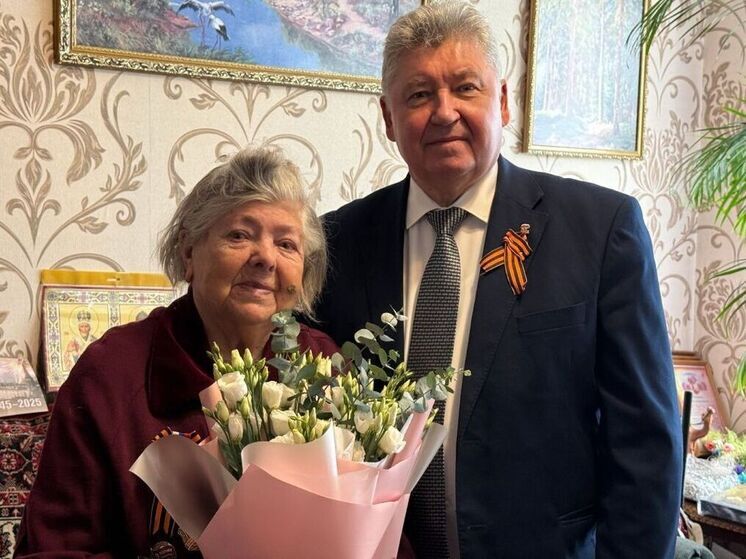 Партийцы региона поздравляют ветеранов с 80-летием Великой Победы