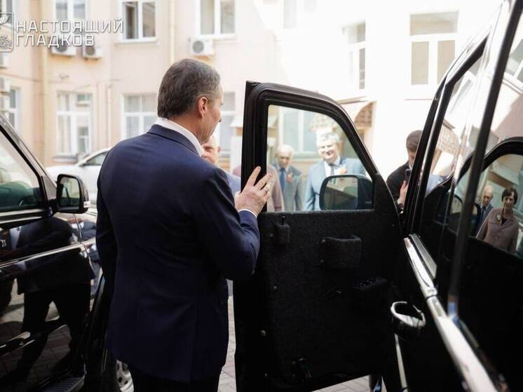 Гладков передал два бронированных авто в Шебекинский округ и Белгородский район