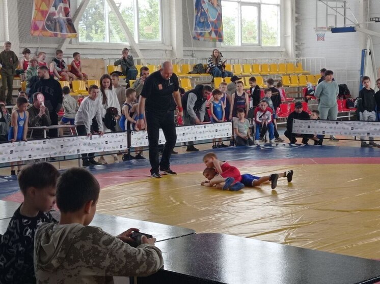 Борцы разыграли награды на турнире «Наследники Победы» в Канаше