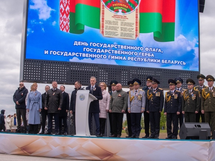 Василий Анохин поздравил витебчан с Днём флага, герба и гимна Республики Беларусь