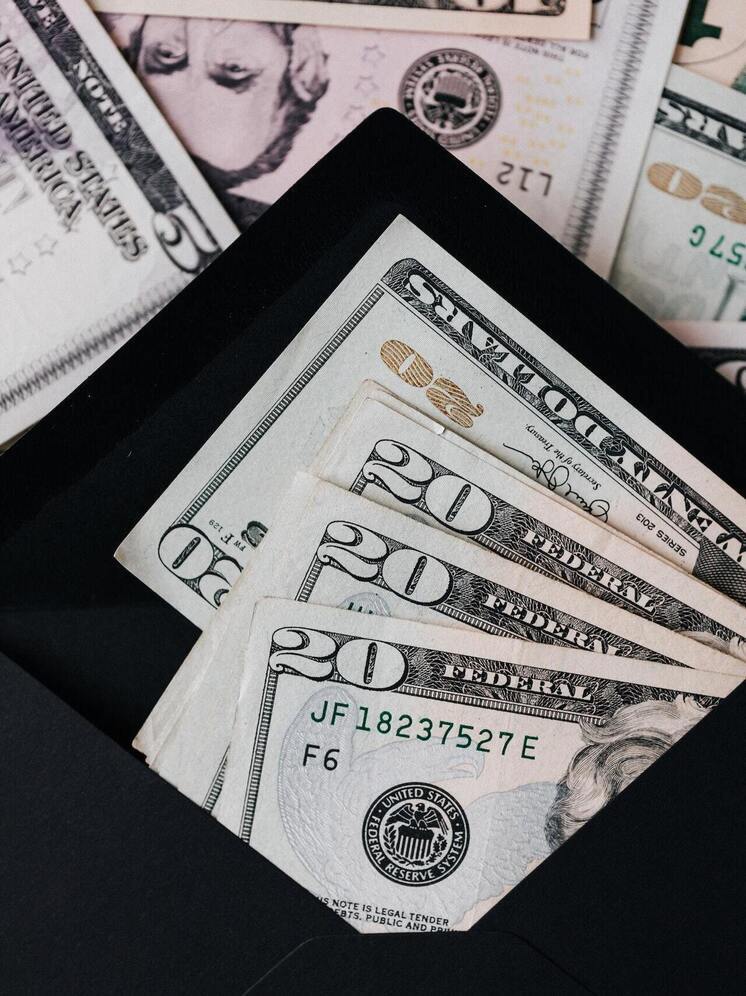 Стоимость биткоина превысила $105 тыс. впервые с января