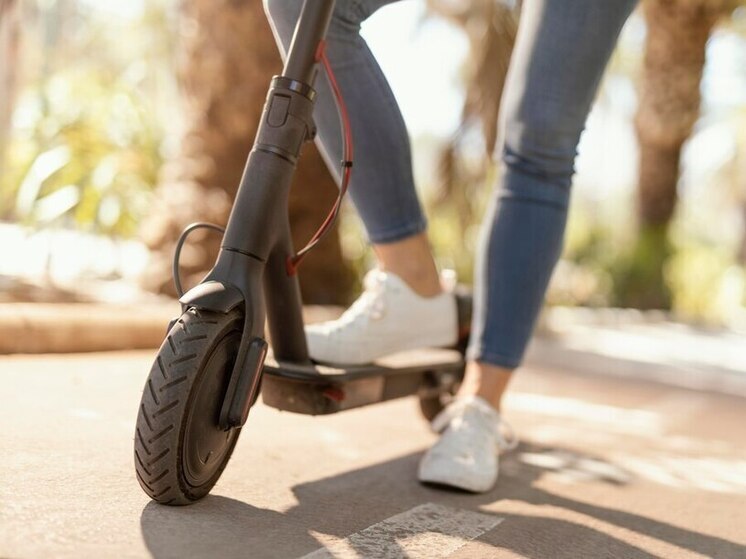 Multas por andar de patinetes elétricos triplicaram na Rússia
