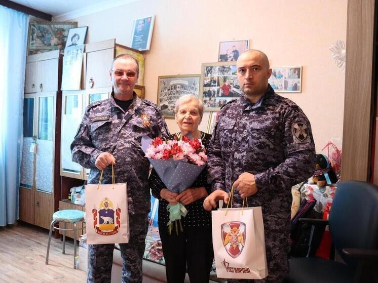 На Чукотке в преддверии Дня Победы росгвардейцы навестили  ветеранов Великой Отечественной войны