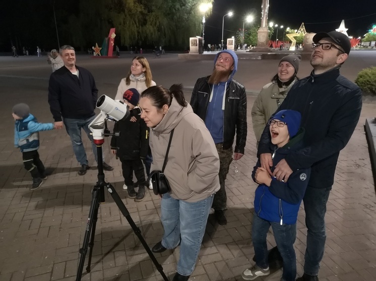 По вечерам в Брянске продолжаются сеансы тротуарной астрономии