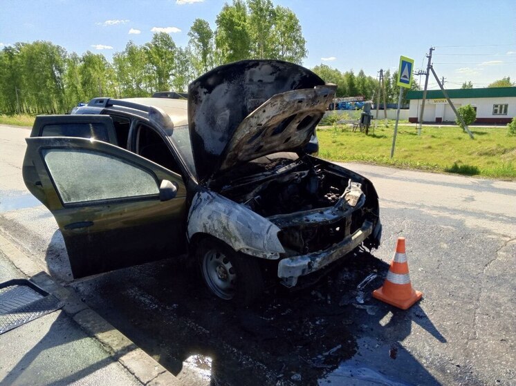 Кроссовер Renault Duster загорелся в Самарской области утром 12 мая