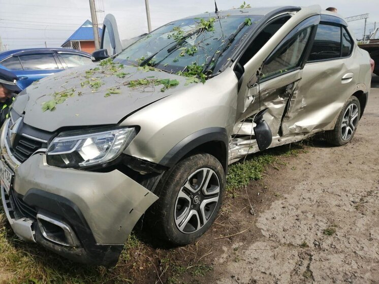 Мужчина и юная леди попали в больницу после аварии под Воронежем