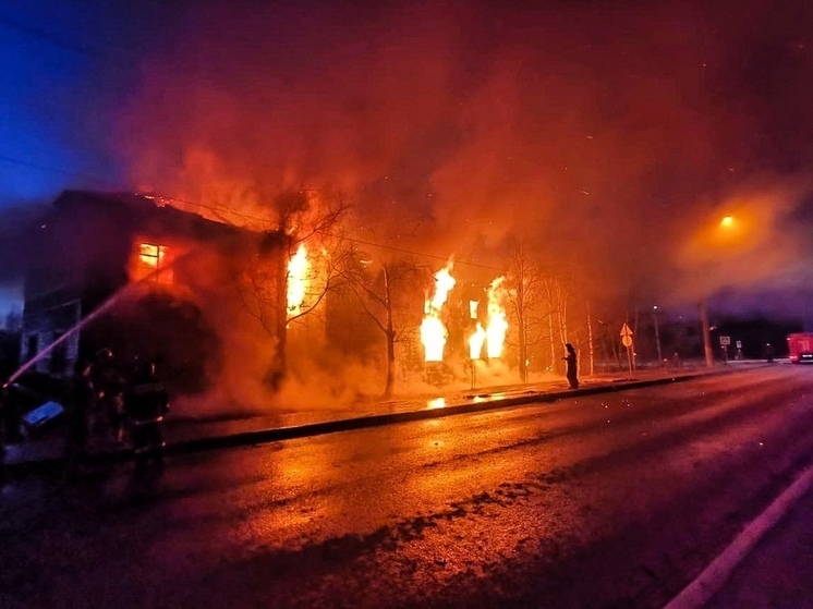 В Маймаксе произошёл пожар в нежилом доме