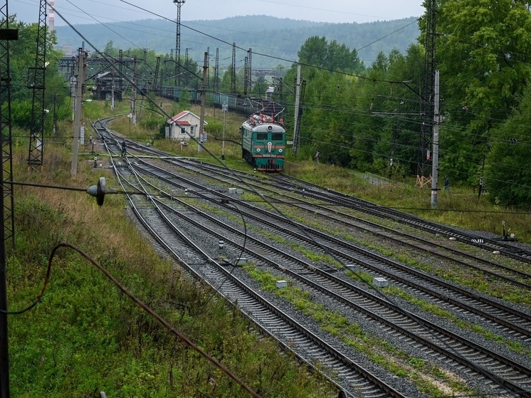 Под Челябинском грузовой поезд насмерть сбил женщину