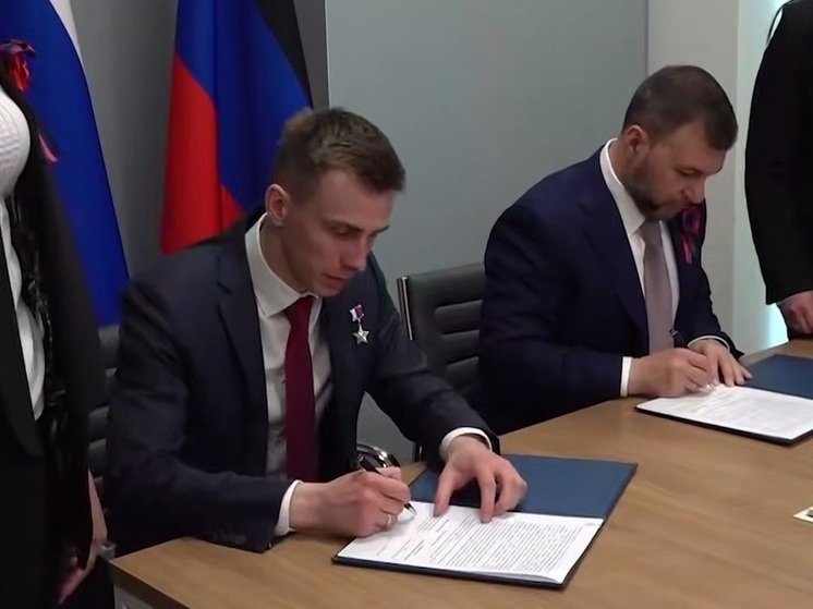Пушилин и Герой России Владислав Головин подписали соглашение о сотрудничестве с движением «Юнармия»