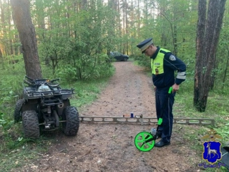 В Самарской области 13-летний подросток на квадроцикле врезался в дерево