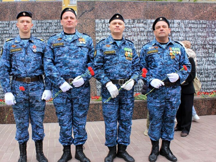 Смоленские судебные приставы приняли участие в праздничном митинге