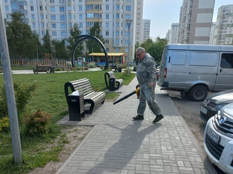 12 мая порядок на улицах Курска наводят 42 специалиста и 11 единиц техники