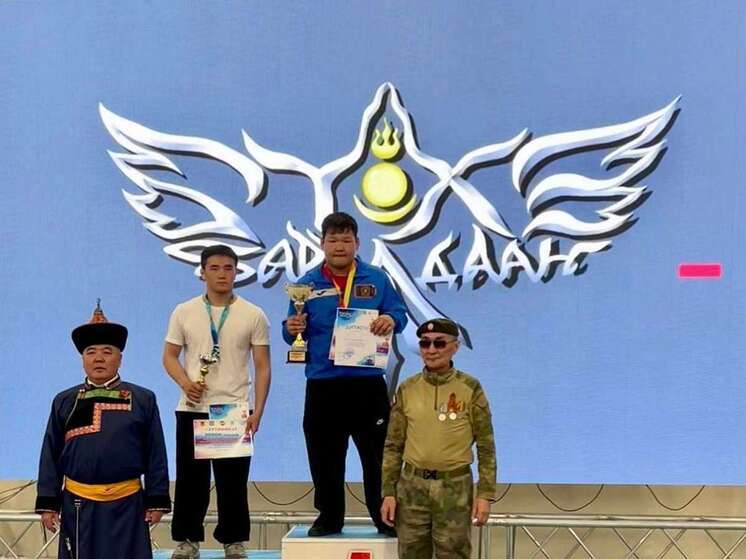 Уроженец Калмыкии стал абсолютным победителем в первенстве по бурятской борьбе