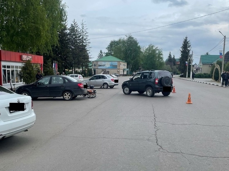 Легковушка сбила мопед в Петровском округе
