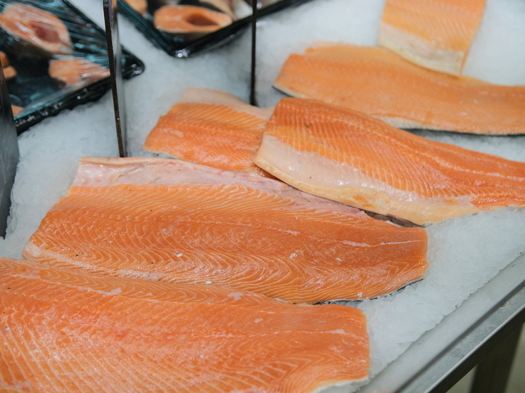 Волгоградский предприниматель «превратил» соленую форель в копченую семгу