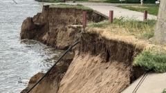 В Астраханской области вода унесла дом: кадры происшествия