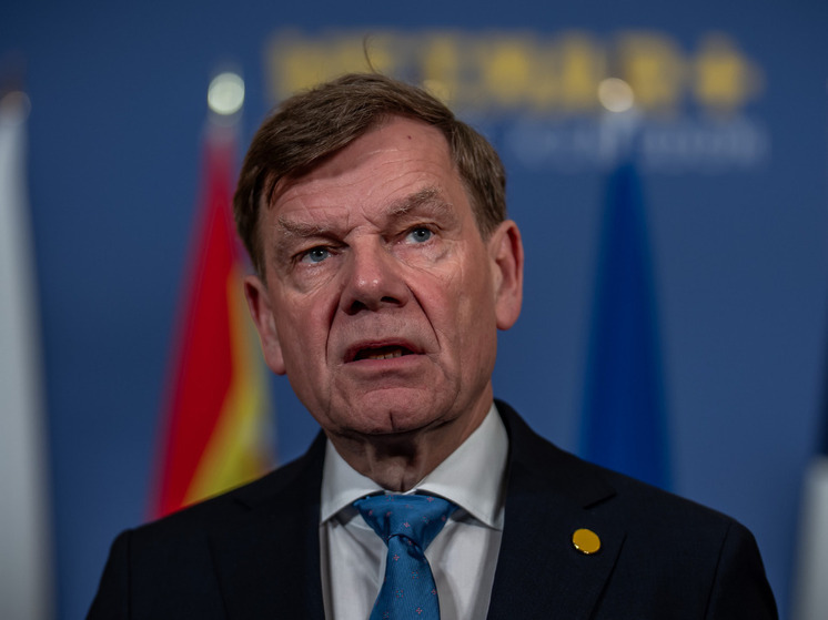 ФРГ продолжит поставлять оружие Украине при отсутствии режима прекращения огня, заявил на пресс-конференции в Лондоне, которую транслировал ютуб-канал Times News, глава МИД Германии Йохан Вадефуль