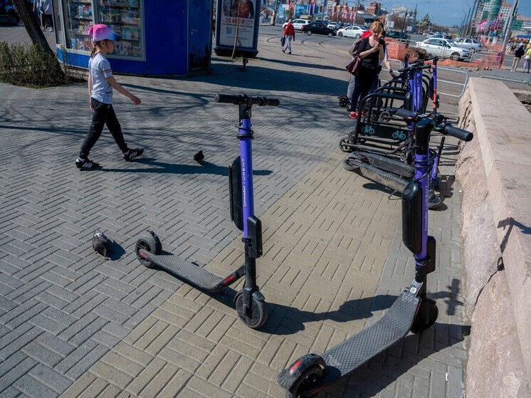 СК начал проверку: в Магнитогорске самокатчики сбили двух 4-летних детей