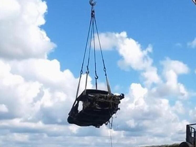 Рязанские спасатели отряда Salus подняли со дна Оки затонувший автомобиль