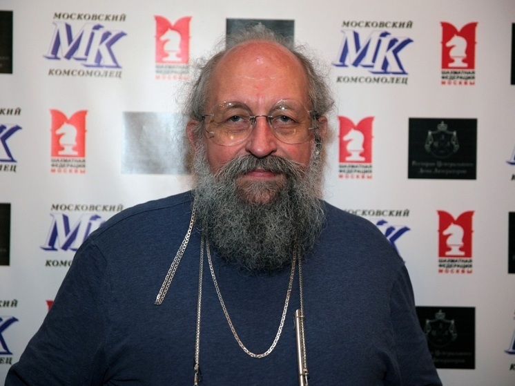 Вассерман: западная пропаганда подделала оригинал фото Макрона с наркотиками