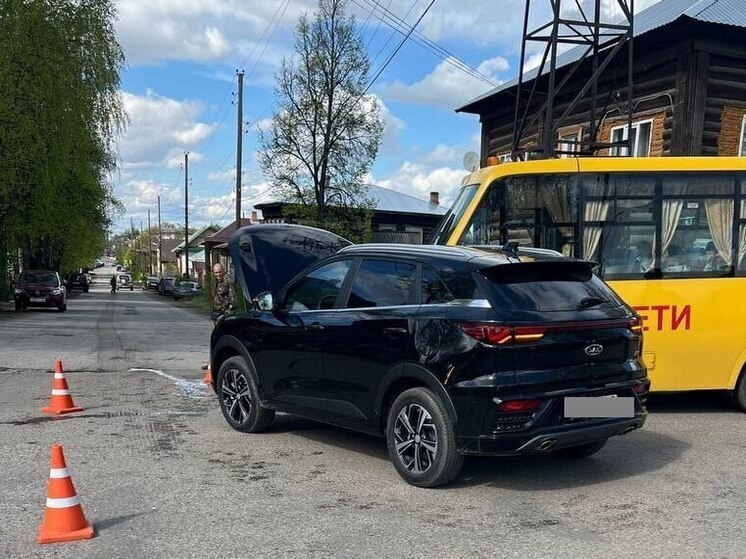 Дети не пострадали: в Яранске произошло ДТП со школьным автобусом