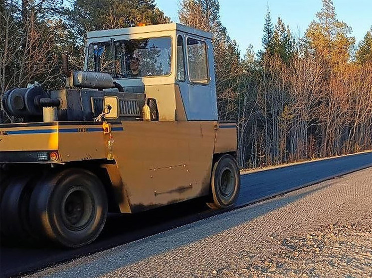 На автодороге Умба-Кандалакша начали укладывать асфальт
