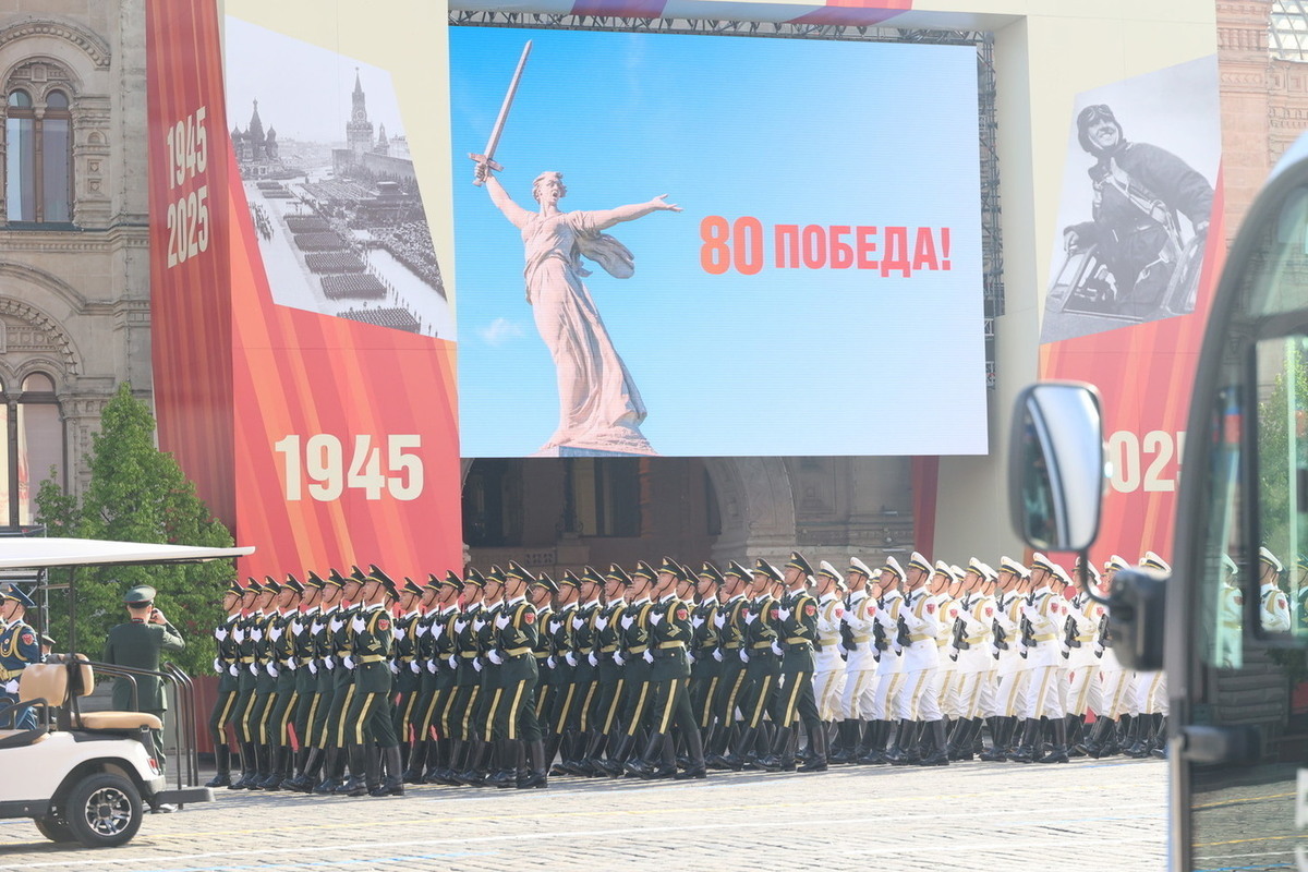 День Победы по-эстонски: художник с фотографией глаз президента России вызвал приступ патриотизма у эстонской полиции