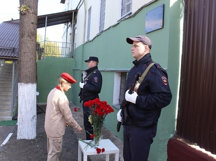 В Серпухове открыли мемориальную доску памяти 411 мотострелкового полка