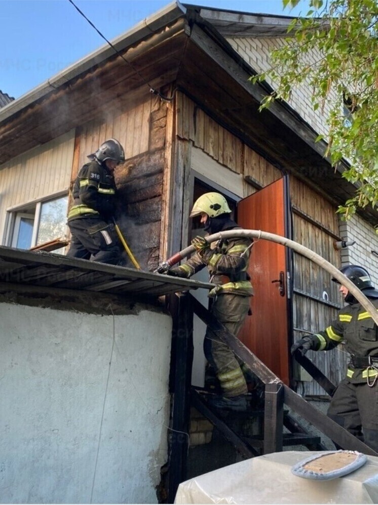 В Орле случился пожар в жилом доме на улице Новосильской