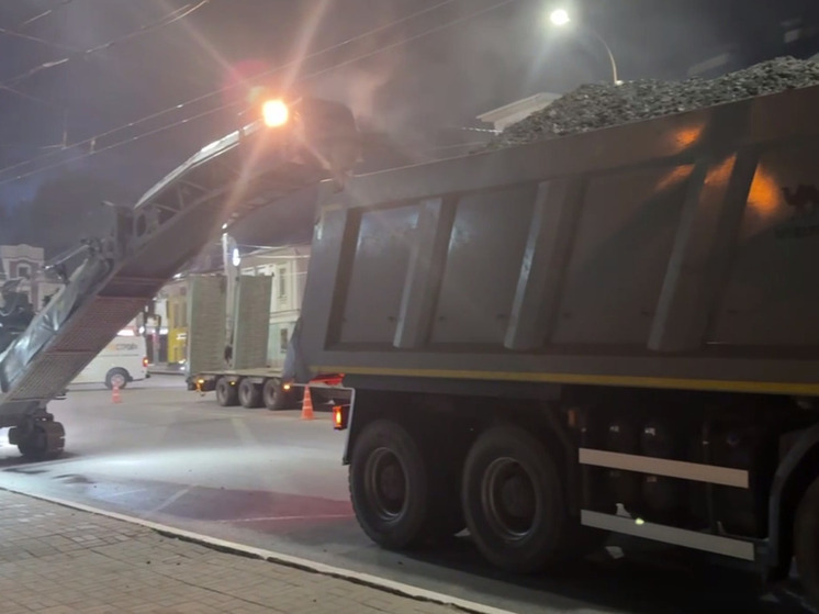 В Калуге начали укладывать асфальт на двух участках