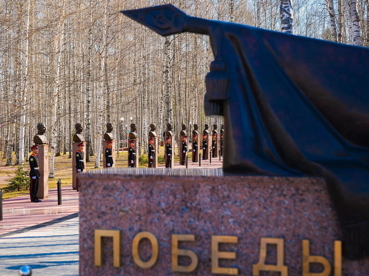 Пешеходные экскурсии по Парку Победы проводят в Ханты-Мансийске