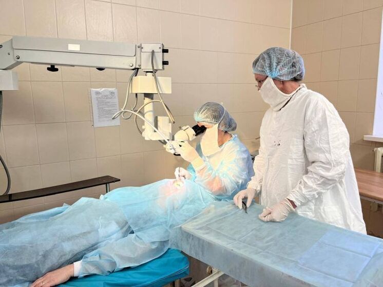 Уфимские офтальмологи помогли мужчине, в глаз которому попала проволока