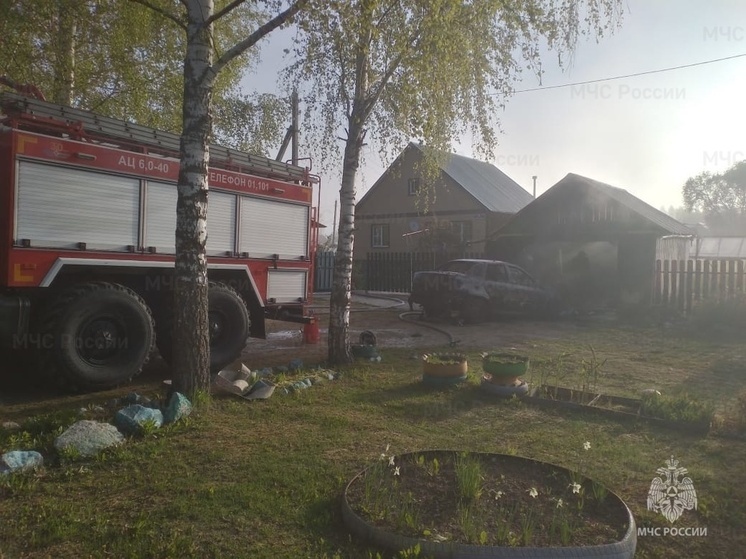 В перемышльской Поляне сгорел гараж