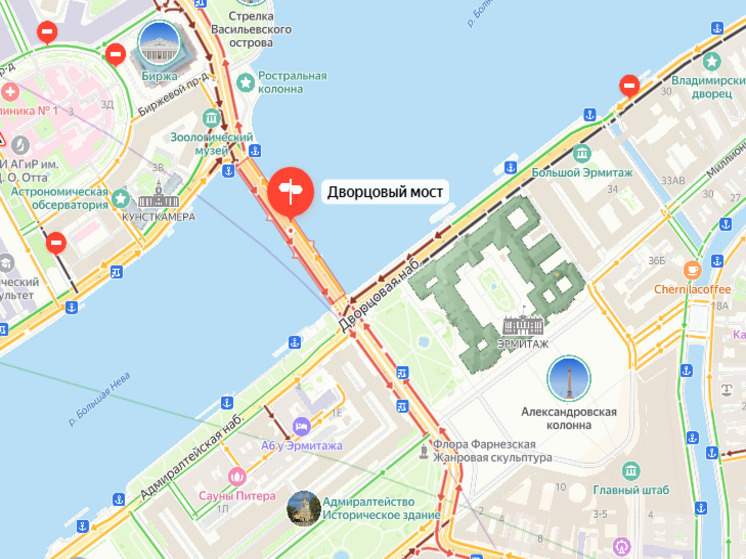 С раннего утра Дворцовый мост оказался в плену внезапных пробок