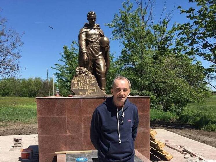 Памятник «Воину-освободителю» отреставрировали липецкие художники в ДНР