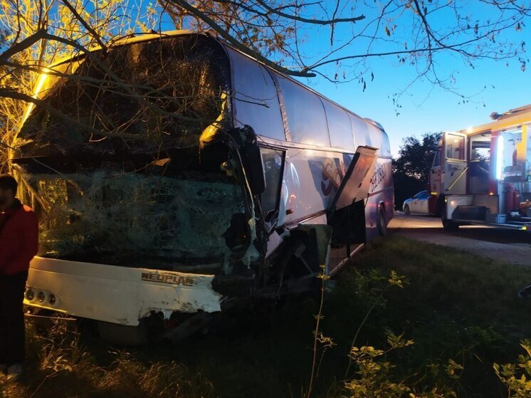 В Крыму водитель фургона погиб после столкновения с рейсовым автобусом