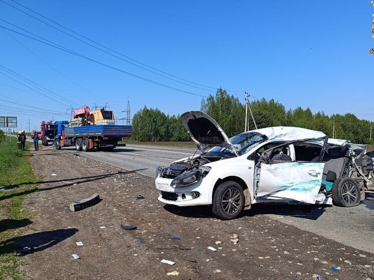 В Чебоксарском округе в ДТП с КамАЗом погиб водитель легкового автомобиля