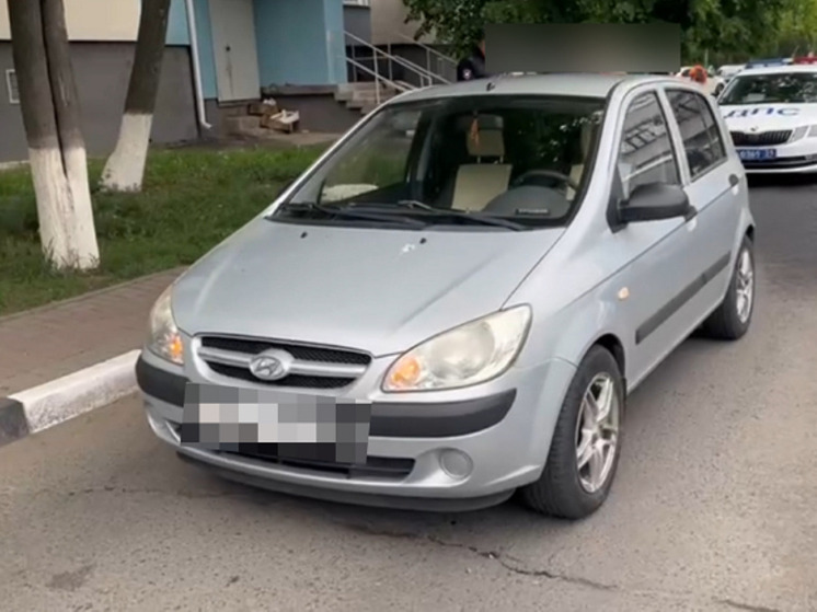 В Старом Осколе автомобилистка сдавала назад и сбила пешехода