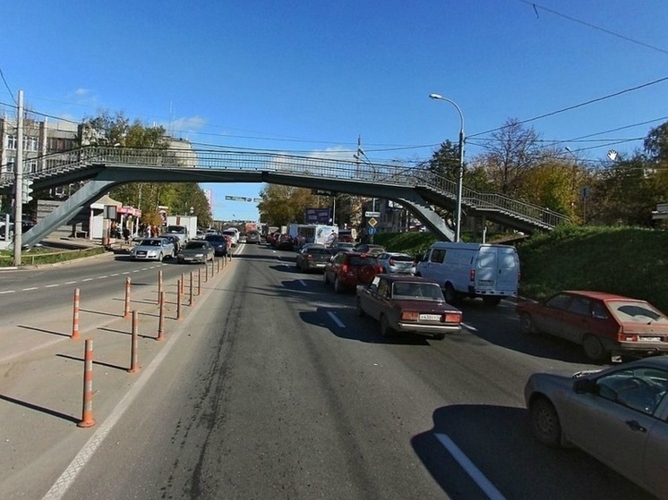 Велосипедист подгиб под колесами автомобиля на Окском съезде в Нижнем