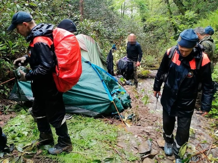 Спасатели помогли туристам в горах Сочи