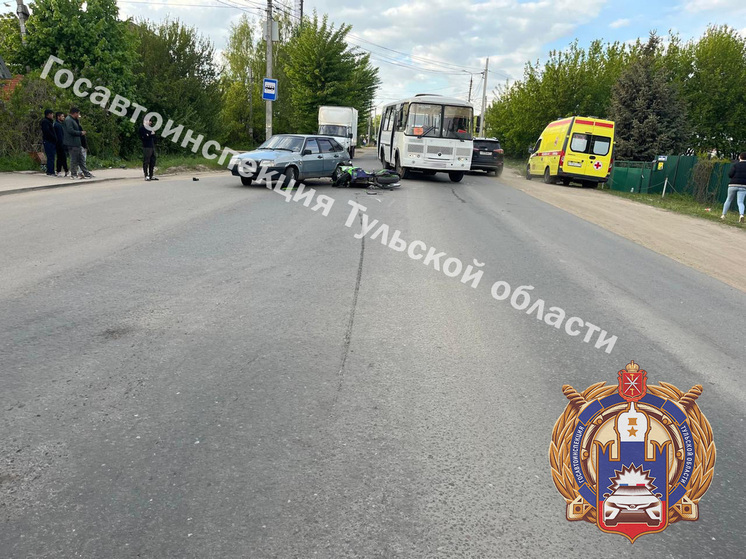 В Новомосковске молодой водитель «ВАЗа» снёс бесправного мотоциклиста