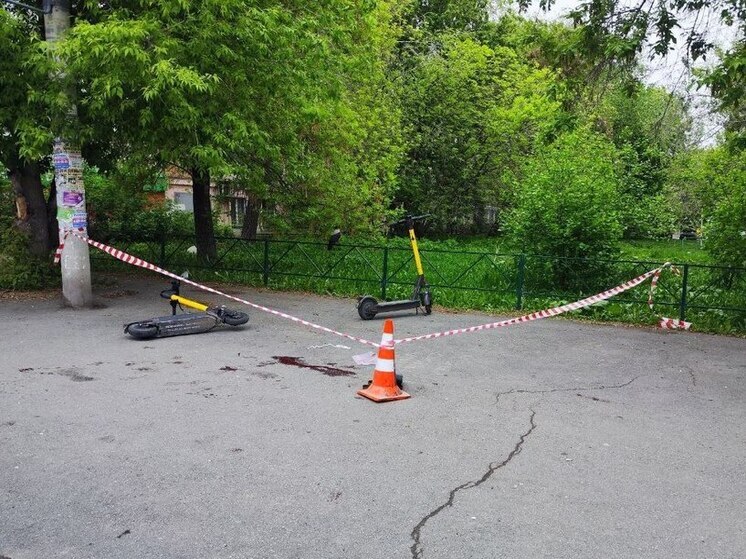 В Челябинске 12-летний самокатчик сбил пенсионера на тротуаре