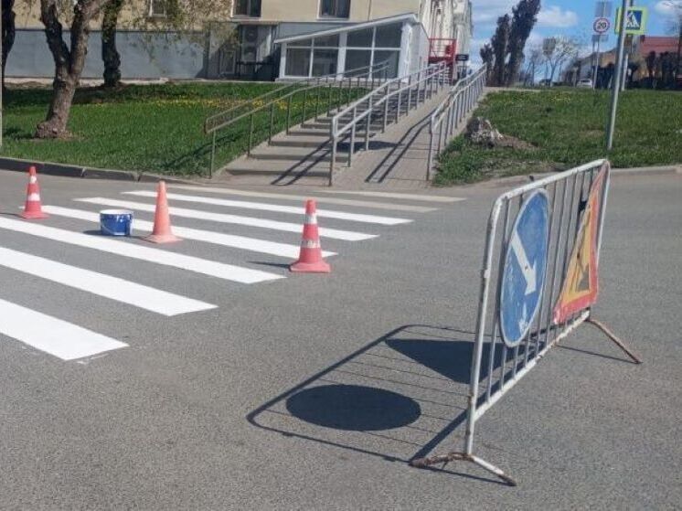 В Кирове полным ходом идут работы по нанесению дорожной разметки