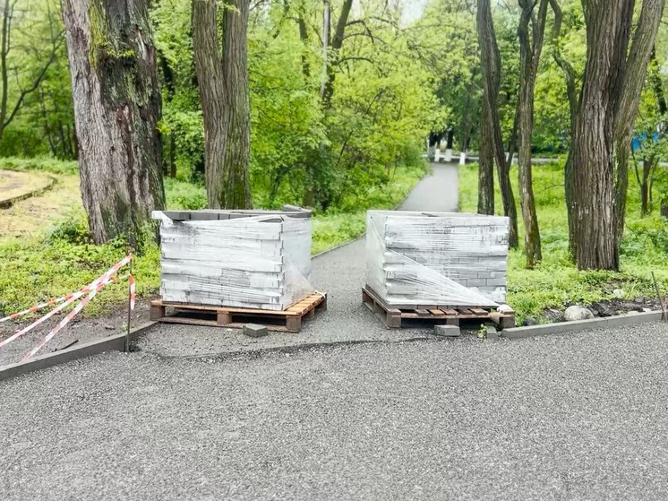 Во Владикавказе благоустраивают аллею на проспекте Коста