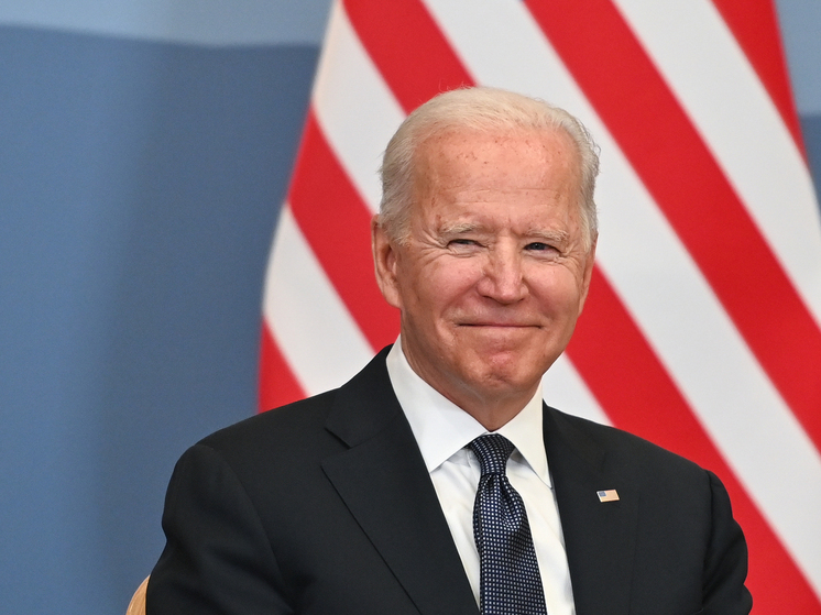 Axios: Байдена в бытность президентом чуть не посадили в инвалидное кресло