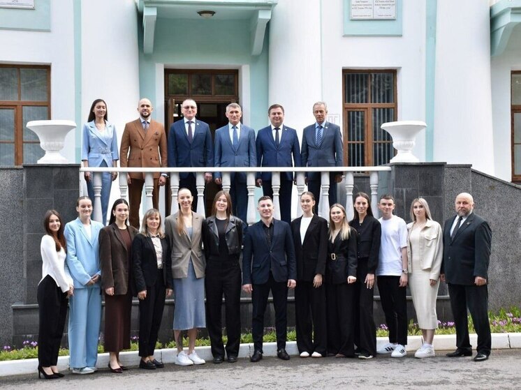 Олег Николаев поздравил баскетбольный клуб «ЧГУ-Атланта» с 10-летием