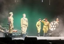 В краснодарском Театре Защитника Отечества состоялась премьера Спектакля «Женя, Женечка и „катюша”» («12 +») по мотивам киноповести Владимира Мотыля и Булата Окуджавы